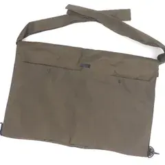 極美品□ISSEY MIYAKE MEN イッセイミヤケ メン ME81-AG550-65 KASAYA 2WAY ショルダーバッグ 袈裟バッグ カーキ 日本製 定価35000円