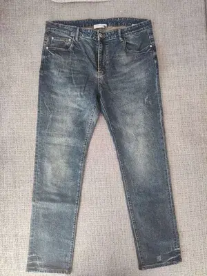 Designer-Jeans von einer Luxury Marke Thom Browne