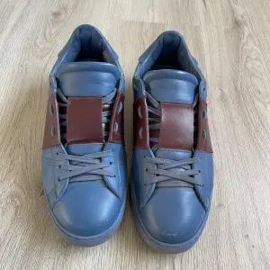 Valentino | 42