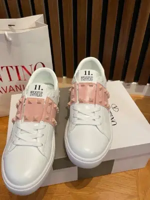 Valentino | 38
