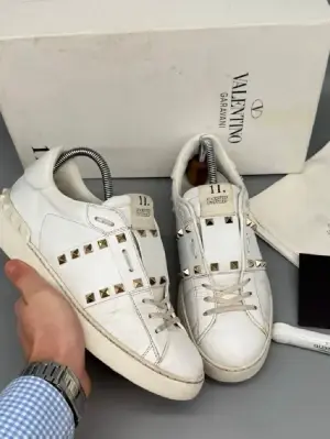 Valentino | 39
