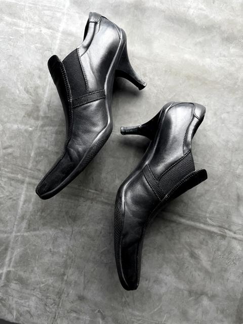 Sporty slip-on heels 
