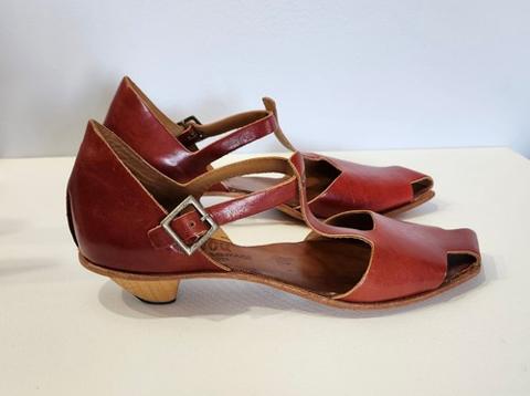 NEW $339 CYDWOQ Vapour in Deep Red Burgundy Leather T-Strap Low Heel Shoe 36/6
