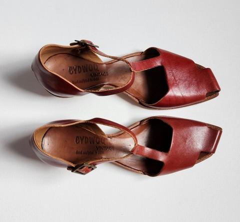 NEW $339 CYDWOQ Vapour in Deep Red Burgundy Leather T-Strap Low Heel Shoe 36/6