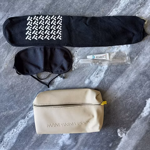 NYTT Mandarina Duck x Turkish Airlines Travel Kit