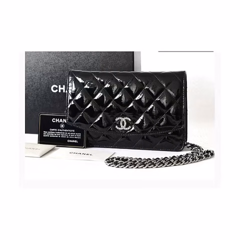 Chanel Brilliant Patent CC Wallet On Chain