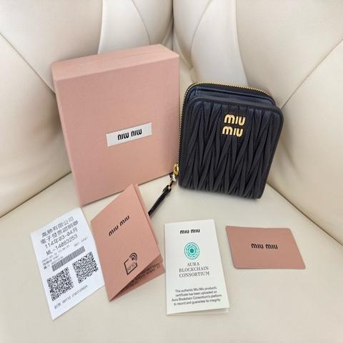 全新MIU MIU黑色皺褶Matelassé 納帕皮革短銀包短夾零錢包