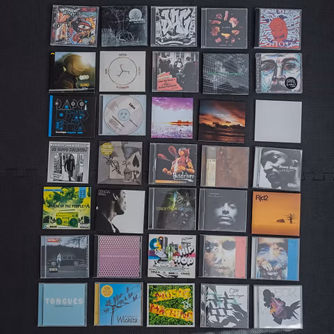 CD-levyjä, yhteensä 94 kpl (Hiphop, Rock, Indie, Elektroninen jne.)