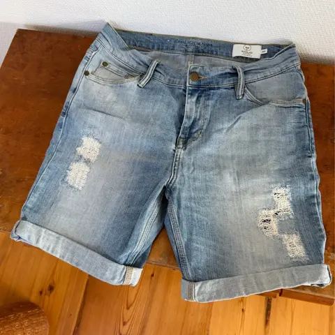 EMILIO DENIM ISSUE ljusblå shorts, storlek 30
