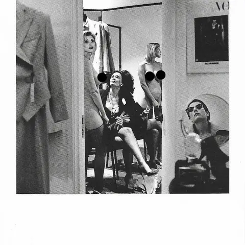 Vykort "Study on voyerism, Los Angeles 1989" Helmut Newton