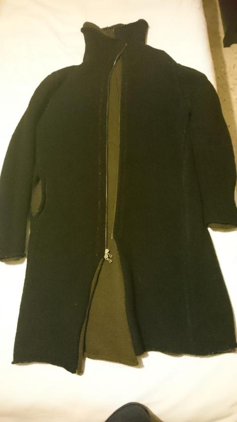 Reversible hand-knit thick coat