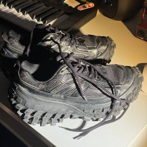 balenciaga defender