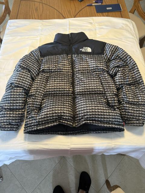 Supreme north face nuptse