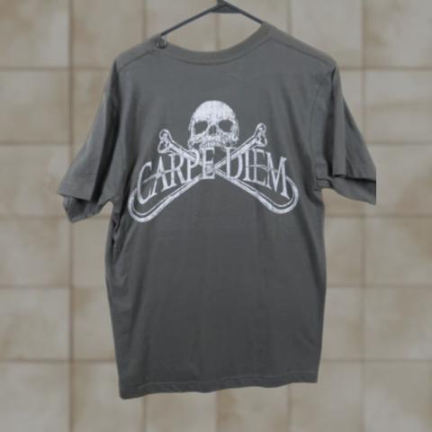 Hooked Carpe Diem T-Shirt Men M SS Pirate logo skull Fishing Tee Seize The Day NWT Multicolor Cotton Crew Neck Short Sleeve Plus Fit