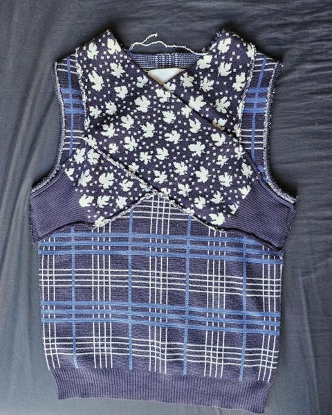 Artisanal sleevless sweater