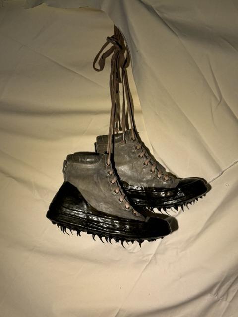 One piece drip rubber sneakers