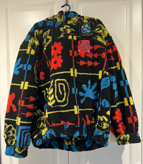 Oversized fleece with abstract patterns