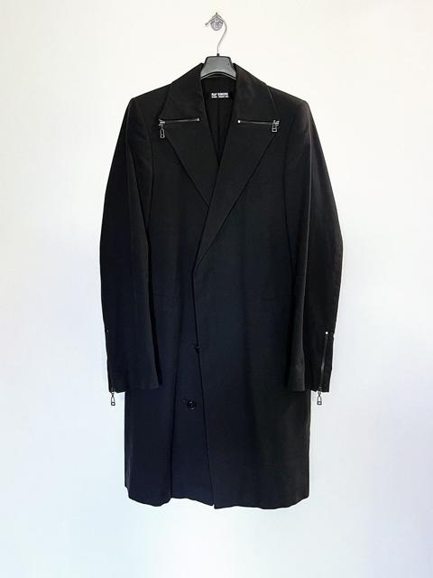 SS03 CONSUMED ZIP COAT