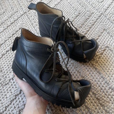 Beauty:Beast leather scroll boots