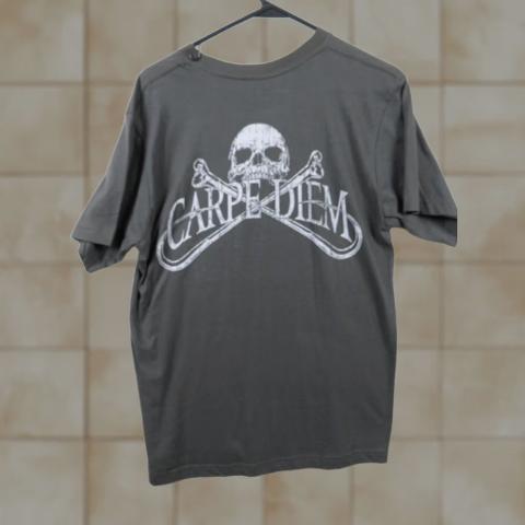 Hooked Carpe Diem T-Shirt Mens M Crew Neck Short Sleeve Multicolor Cotton Seize The Day Pirate logo Fish Graphic NWT SS