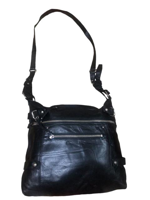 Final drop before delete Art Berg Leather Sling Bag