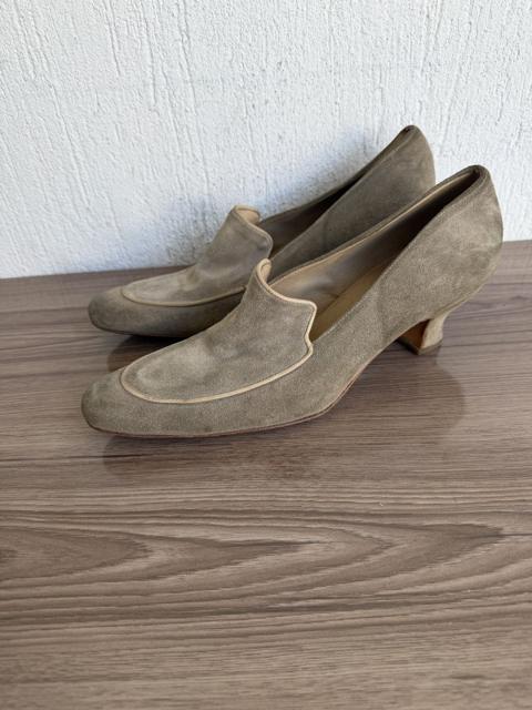 Suede court shoe