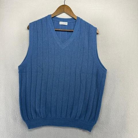 Vintage Maus Hoffman Sweater Vest Mens Medium Blue Alpaca V Neck Peru 90s V neck

Condition: Good overall condition. Very small stain/blemish on front.  Please refer to the measurements and photos.

PLEASE NOTE: This item is used, therefore the actual size may differ from the advertised size. Please look at the measurements before purchasing.
 
Please see pictures for an accurate description of the item and condition

Check back daily! 40 NEW Items every single day.

#Minimalist #Contemporary