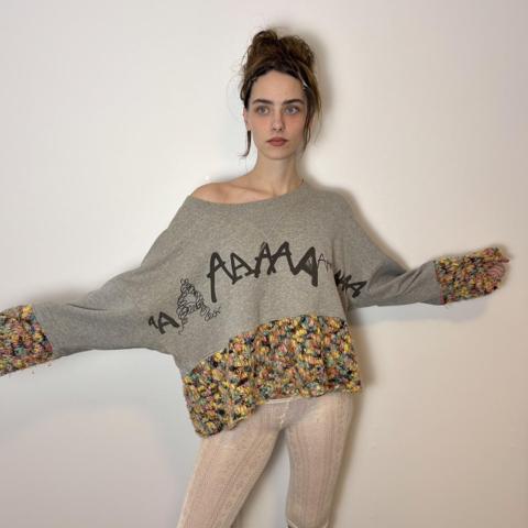 Rare Nozomi Ishiguro large crop sweatshirt 

Loose fitted, front and back printed pullover featuring a thick and colourful crochet knit design at the hem and cuffs. Made in Japan. 

- Oversized fit 
- In excellent condition

Size : Marked One size

Measurements taken flat :
Shoulder width 32" / Chest 29" / Length 22"

Modeled on a size S, 5ft8"
DM for shipping outside US/CAD or if you have any questions 🛍️

#nozomiishiguro #japanesedesigner #raredesign #cropped #knitsweater