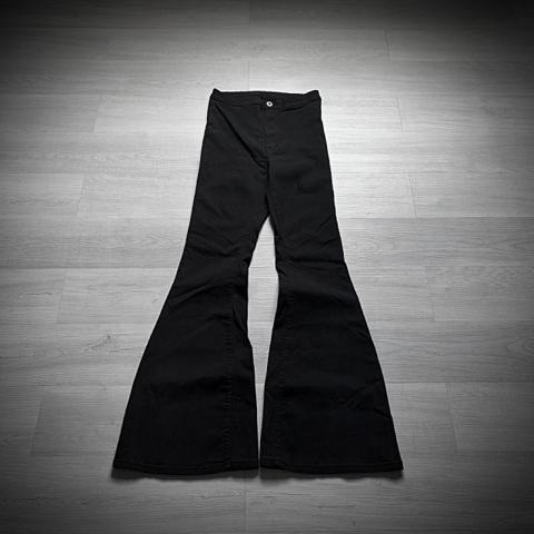 Gothic japanese esque black bell flared  denim

26x32
44’ length 
12’ leg opening

not ifswn 
Reworked denim by me, slim bell fit that stacks nicely on any shoes, beautiful dark silhouette to make you slender and tall 

pairs nicely with any platforms or swear london, fits into a variety of styles from archive to vkei

no flaws but no pockets, dm w any questions and bundle to save🫡







E3
#ifsixwasnine #archive #Japanese #emo #gothic archive flared denim, rick, balenci, ifsixwasnine, Igb, goa, flared denim, japanese denim, japanese flared pants, tornado mart, kmrii, 14th addiction, hedi, dior, vkei, putumayo, visualkei, bootcut denim, roen, sierra bell, punk pants, 20471120, black waxed denim,, hysteric, bleeod, civarize, shohei takamiya, hysteric glamour, 5351 hommes, backlash, alice auaa, share spirit rokku gyaru, glp, laced jeans, ifsixwasnine mud max, laced flared jeans, in the attic, luster denim, hnaoto, punk, seditionaries, diorhomme