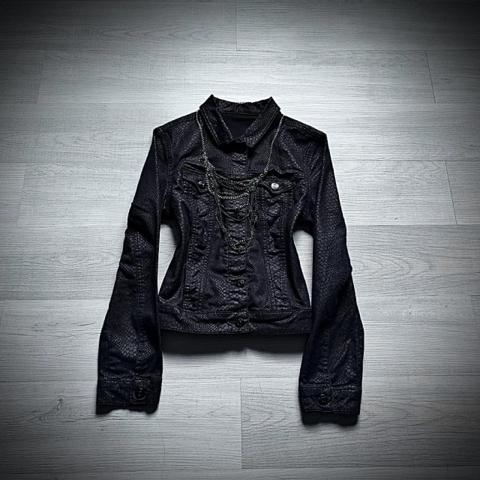 gothic japanese styled python waxed denim jacket 


JP S; US XS
measures 16x21 with 23’ sleeves 

Not hedi
Gothic japanese esque slim python leather jacket similar to hedi slimane thin wax and slim fitting denim jacket 
 
pair with a nice pair of flared denim from tornado or hedi jeans for a perfect silhouette

dm w any questions, bundle to save money🫡






#visualkei #japanesebrand #putumayo #hnaoto #punkrave alice auaa, ekam, rick, Igb, goa, roen, hnaoto, h.naoto, beauty beast, obelisk, sexpotrevenge, buffalo bobs, hedi boy, sexpotrevenge, koji kuga, bondage jacket, share spirit, visual kei, vkei, kmrii jacket, yasuyuki ishii, emo, scene, ifsixwasnine, kmrii, share spirit, black peace now, vice fairy, 20471120, shohei takayama, civarize, deorart, vkei jacket, japanese jacket, lace jacket, napoleon jacket, in the attic, beaumere, bpn, bondage, cheetah print shirt, vkei shirt, dress shirt, leopard print shirt, gyaru cheetah print shirt, rokku gyaru style, hedi slimane jacket