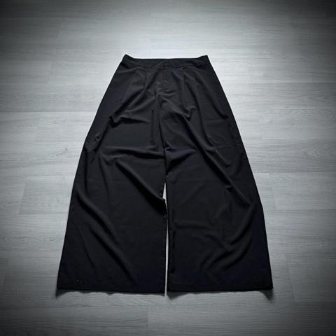 Black pleated Japanese inspired wide legged pants 




32x30
41’ length 
14’ leg opening 

Black pleated trousers with a wide legged fit to create a perfect silhouette 

pairs well with any chunky boots or new rock boots for a sick ass styled fit 

no flaws whatsoever, dm w any questions n bundle to save moneys🫪










G7
#putumayo #archive #japanese #emo #gothic archive flared denim, rick, balenci, ifsixwasnine, Igb, goa, baggy wide legged pants, japanese pants, tornado mart, kmrii, 14th addiction, hedi, dior, vkei, visualkei, bootcut denim, roen, punk pants, 20471120, h.naoto, mad punks, algonquins, putumayo, vampire, japanese archive clothing, gothic flared pants, hysteric, bleeod, civarize, shohei takamiya, skinny flared jeans, emo, scene, fruits magazine, angel takamiya, acdc rag, pleated pants, issey miyake, avante garde pants, wide legged trousers, japanese baggy pants