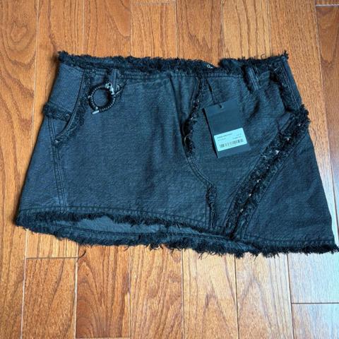 Hyein Seo Black denim mini skirt with frayed hem and distressed details grunge look