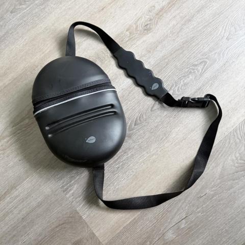 1998 Craig Morrison X Nick Crosbie Inflate Pod Bag

⚠️ minor surface marks + rusted hardware ⚠️

#90s #rave #archive #bugbag #cyber