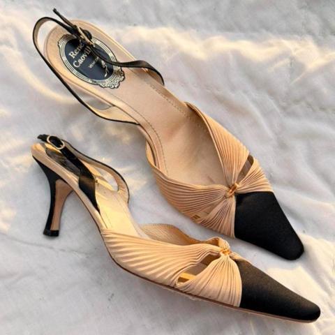 Super beautiful Rene Caovilla Beige Pleated Silk Sling Back with Black Toe Cap Pump. In very good condition, some imperfections but not many. Great heel for a day or night out. Very comfortable and chic. The slits on the silk near the toe are so cool.. Great heel. These are classics.  #heels #kittenheelsnitalian sizing is 38.5 so translated to about a US size 8