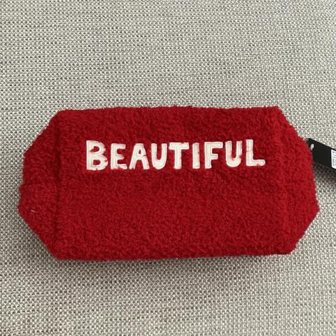 Limited edition fluffy Bella Freud x M&S Makeup Bag

Brand new with tags.

 #beauty #fluffy