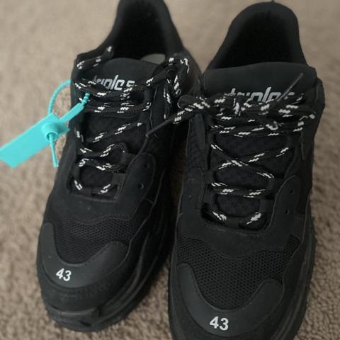 balenciaga triple s