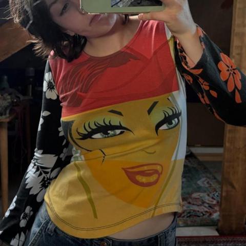 retro custo barcelona graphic print long sleeve cami top
shown on size 8/10 5"2
rly nice fit & material
tiny tiny stain on the front

#y2k #90s #bratz #vintage #streetwear
