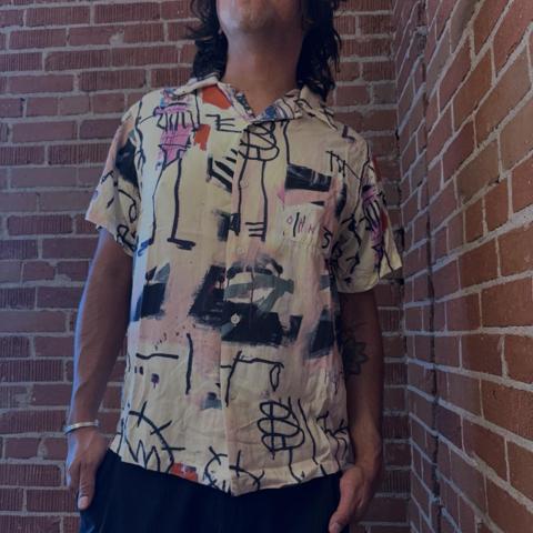 GUILTY PARTIES ABSTRACT BUTTON UP

Model is 5’7 140lbs

#japan #vintage
