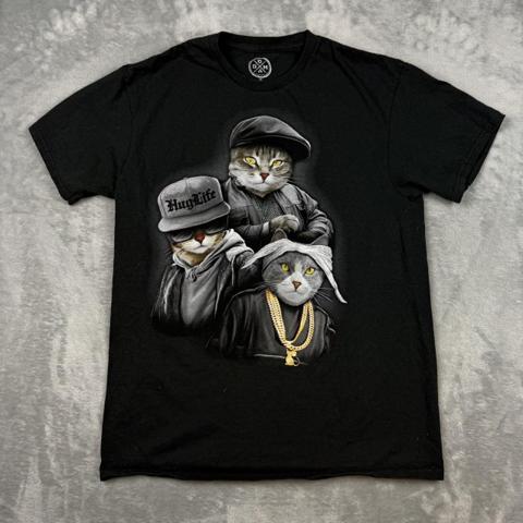 DOM Hug Life Gangster Cats Graphic T-Shirt Medium Black Hip Hop Rap Parody

Description:
Black DOM graphic T-shirt featuring three gangster-style cats dressed in classic hip-hop inspired outfits with a “Hug Life” hat graphic.

* Tagged size Medium
* 100% cotton
* Made in Honduras
* Large front graphic
* Black colorway
* Hip-hop / rap parody style
* Funny cat streetwear design

Pre-owned condition with normal light wear. Please review photos for condition and measurements before purchasing.