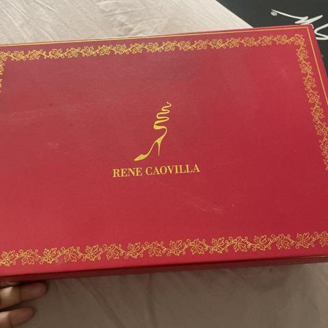 Rene Caovilla reps red & gold box #luxury #designer
Never worn, brought in March. Size 42 willing to negotiate price