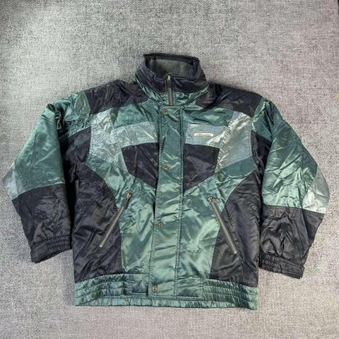 Schneider Dynamic Ski Jacket Mens 48 Green Black 90s Vintage Gorpcore Puffer

Schneider Dynamic ski jacket brings a heavy-hitting 90s mountain aesthetic with a bold color-blocked design in emerald green and black. Features a durable polyamide shell, full-zip with snap storm flap, and fleece-lined collar. The geometric paneling and metallic brand patch deliver a distinct vintage gorpcore vibe.

Measurements:
• Pit to Pit: 23"
• Length: 27"
sleeve 21
Condition: Excellent vintage condition. No rips or stains.

Occasions: Skiing, winter streetwear, festivals.

Brand: Schneider
Product Type: Ski Jacket
Material: Polyamide
Color: Green, Black
Style: 90s, Gorpcore
Closure: Zip, Snap
Features: Fleece Collar
Fit: Regular
Era: 1990s
Country: Indonesia

Keywords: vintage ski jacket, 90s puffer, gorpcore, emerald green, mountain gear, retro coat, colorblock, schneider dynamic, streetwear, technical outerwear

#Unisex #90s