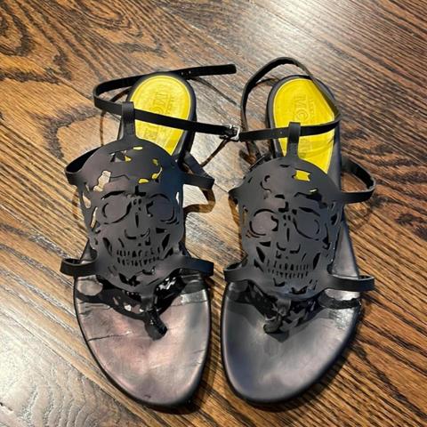 alexander mcqueen black skull sandals