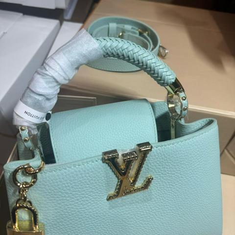 Louis Vuitton (louis-vuitton)Capucines BB Mint Green Leather Handbag

LV Capucines BB Mint Green Handbag  Louis Vuitton (louis-vuitton)Capucines Tote Bag