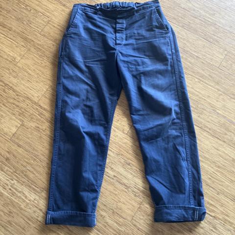 Navy Orslow French workers pants with elastic waistband at back #chino #elastic

Note these are size large Japan or medium US. I wear a 33 in jeans and these fit closer to a 34-36 due to the elastic waistband at the rear. Good condition with no marks, stains, or holes. Reluctant sale they are just a little big for me.