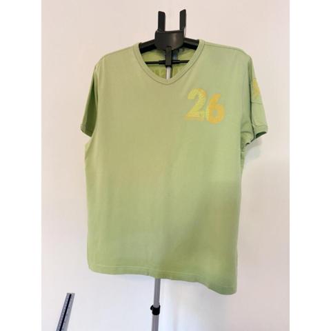 Duck and Cover Matsushima Japan T Shirt L Green Tiger Graphic Y2K Style Tee

Duck and Cover men’s graphic T-shirt in pale lime/sage green, size L.

V-neck design with yellow “26” chest graphic and a large Matsushima Japan / Land of the Rising Sun tiger graphic across the back. Additional branded detailing to the sleeve.

100% cotton.

Approx measurements laid flat:
Pit to pit: 22.5”
Length: 26.5–27”

Pre-owned condition. There are a couple of small marks/spots to the front as photographed, so please check the condition photos.

Great casual graphic tee with Y2K/2000s-inspired, retro streetwear, Japanese graphic, tiger graphic, indie and casual streetwear styling.