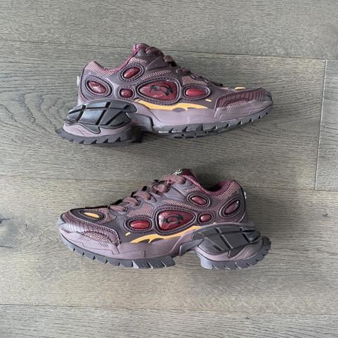 Rombaut Nucleo Sneakers (Brown/Burgundy) 


Size EU37

Really sad to be selling these, they’re half a size too small for me

Worn a handful of times (some wear on the inside) 

Comes with dust bag 
No longer available on Rombaut website 

RRP: $650