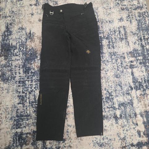 Descente Men's Ski Pants Size 32 Fits 26 Insulated Zip Leg Made In Japan

See photos of measurements to see Sizeing. Has some fading and wear