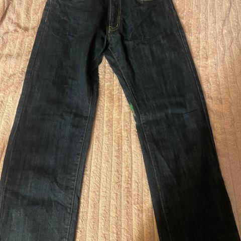 Hand painted Matsushima jeans. From Japan. Has a little bit of heel drag but other than that they are in really good condition. 


#streetwear
#japan
#y2k
#skate