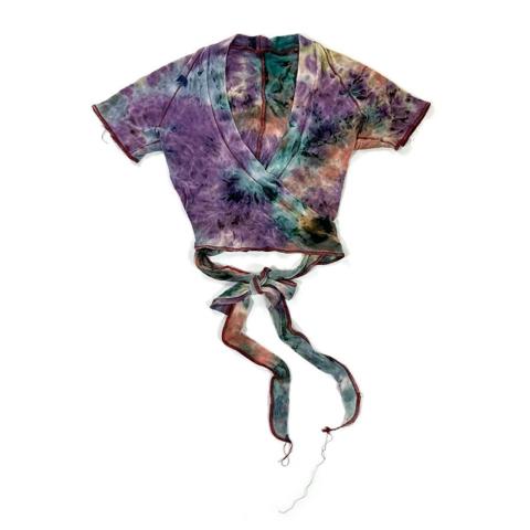 Xuly Bët tie dyed wrap crop top, est size xs-s

90s one of a kind tie dye top made of a stretchy material. It features signature red stitching and dangling threads. 

*Prices are Firm, do not send offers. Please read my shop policies post*

Measured flat with a standard stanley tape measure:

~13.6” pit to pit
14” long

No size tag. Best fits xs-s

#xulybet #ooak