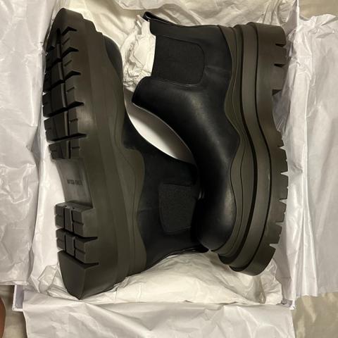 bottega veneta tire boot black